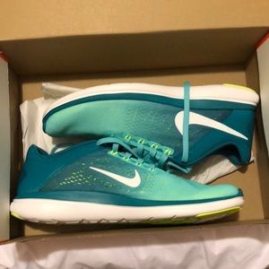 Brand new Nike flex run size 10
